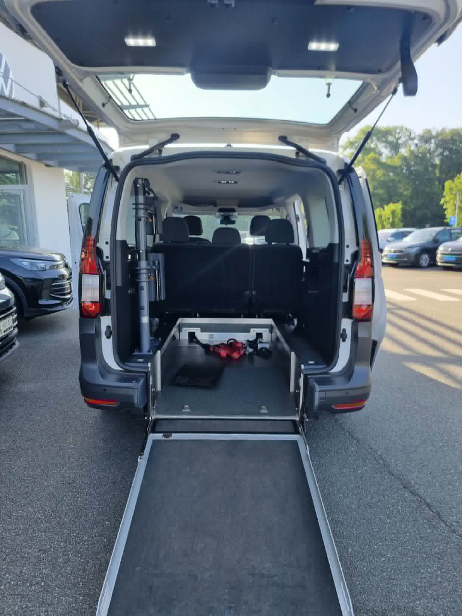 3. kép – hátulnézet a rámpával